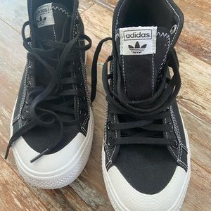 Adidas women platform trek/sneaker. Size 7 brand new